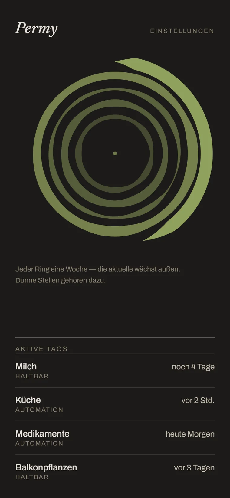 Permy App-Screen, dunkle Variante: identisches Layout mit Baumring und Tag-Liste auf dunklem Grund
